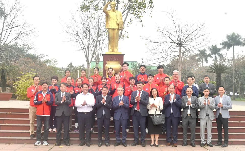 Đoàn công tác Ban Tuyên giáo và Dân vận Trung ương gặp mặt các HLV, VĐV và nhà quản lý thể thao Việt Nam tại Nhổn (Hà Nội). Ảnh: CỤC TDTTVN