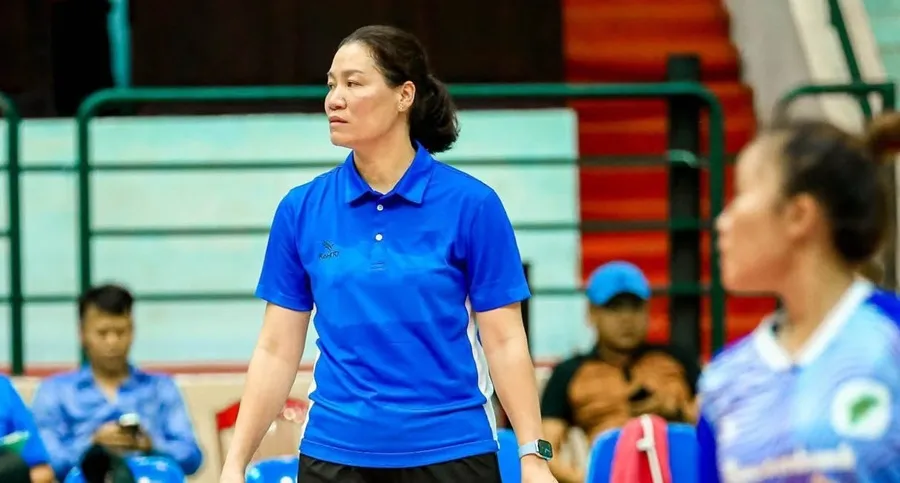 HLV Trần Hiền và học trò vẫn đang đi tìm chiến thắng đầu tay tại giải năm nay. Ảnh: VFV