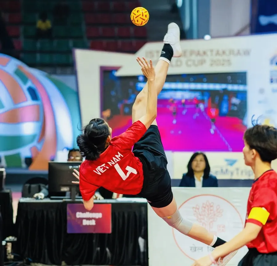 Đội cầu mây nữ Việt Nam đã thi đấu chung kết regu nhưng thua Thái Lan đáng tiếc. Ảnh: INDIASTF