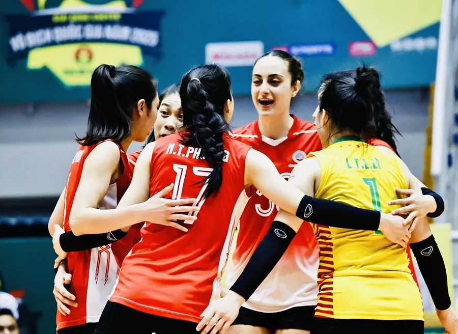 Đội nữ Binh chủng Thông tin đã chiến thắng nhẹ nhàng trước TPHCM để lấy lại tinh thần. Ảnh: DŨNG PHƯƠNG