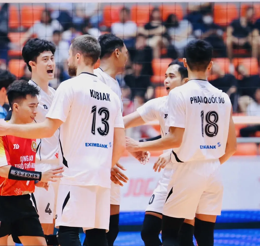 Đội Công an TPHCM tiếp tục giành chiến thắng để trở lại vị trí dẫn đầu trên bảng xếp hạng. Ảnh: CATPHCM