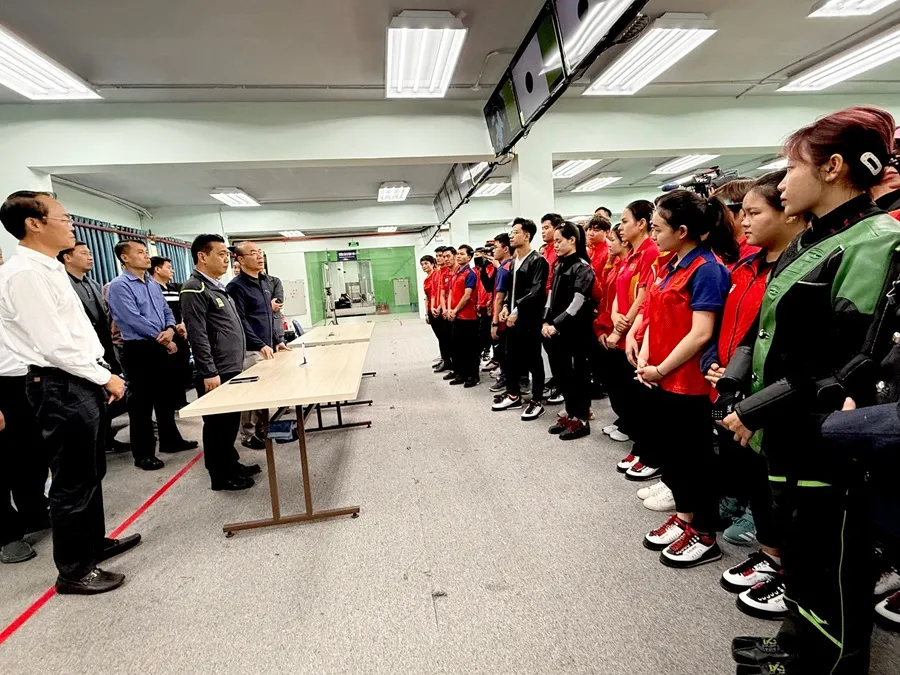 Xạ thủ đội tuyển bắn súng Việt Nam được kiểm tra công tác tập huấn chuyên môn. Ảnh: MINH MINH