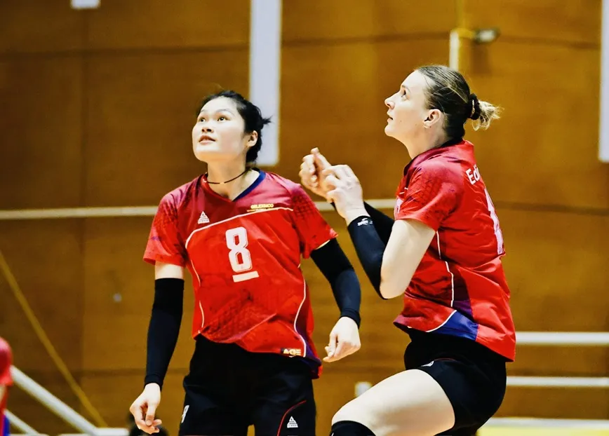 Chủ công Nguyễn Thị Uyên (8) sẽ được tập trung đội tuyển bóng chuyền nữ Việt Nam năm 2025. Ảnh: DŨNG PHƯƠNG