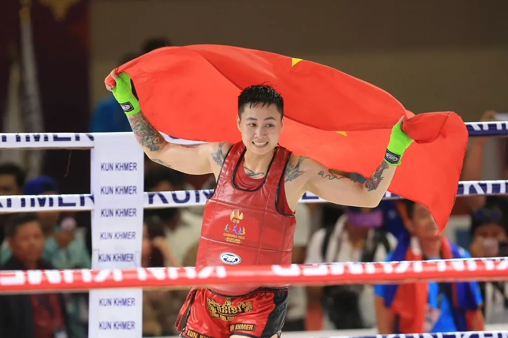 HLV Bùi Yến Ly là thành viên ban huấn luyện đội tuyển muay Việt Nam năm 2025. Ảnh: DŨNG PHƯƠNG