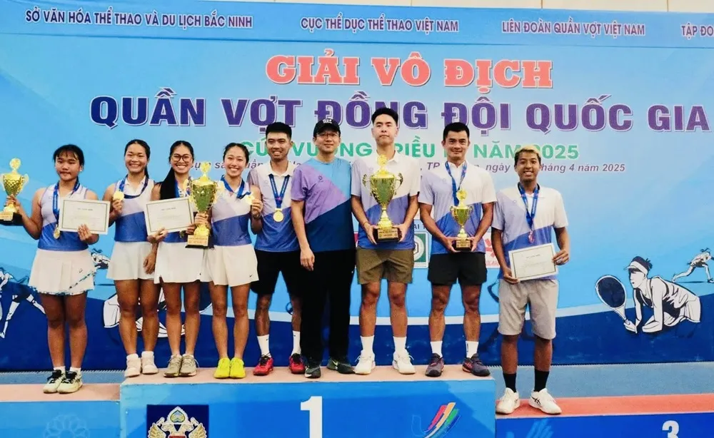 Lê Quốc Khánh và Nguyễn Đắc Tiến là những gương mặt chủ lực giúp quần vợt Hà Nội có chiến thắng ở giải năm nay. Ảnh: NGHĨA NGHĨA