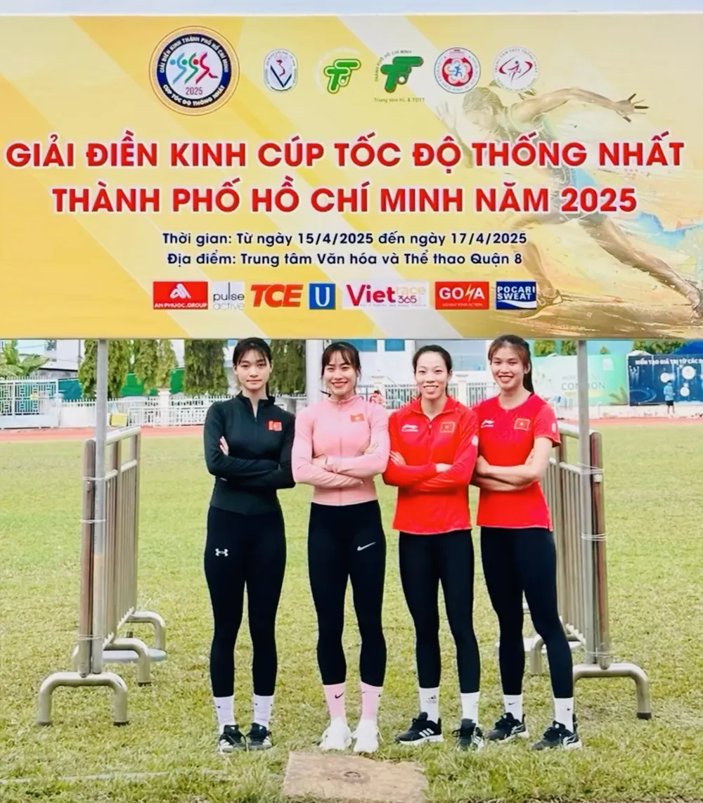 Huỳnh Thị Mỹ Tiên (giữa) đã có tấm HCV đầu tiên trong năm 2025 tại Cúp tốc độ 2025. Ảnh: M.TIÊN