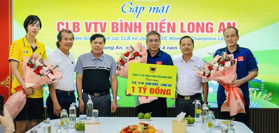 CLB VTV Bình Điền Long An được động viên tinh thần trước khi tham dự giải đấu lần này. Ảnh: VTVBDLA