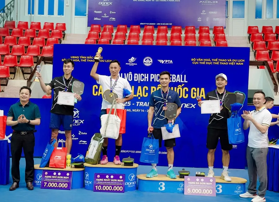 Huỳnh Chí Khương vô địch nội dung đơn nam trong hệ chuyên nghiệp theo nhóm tuổi của mình ở giải năm nay. Ảnh: BTC