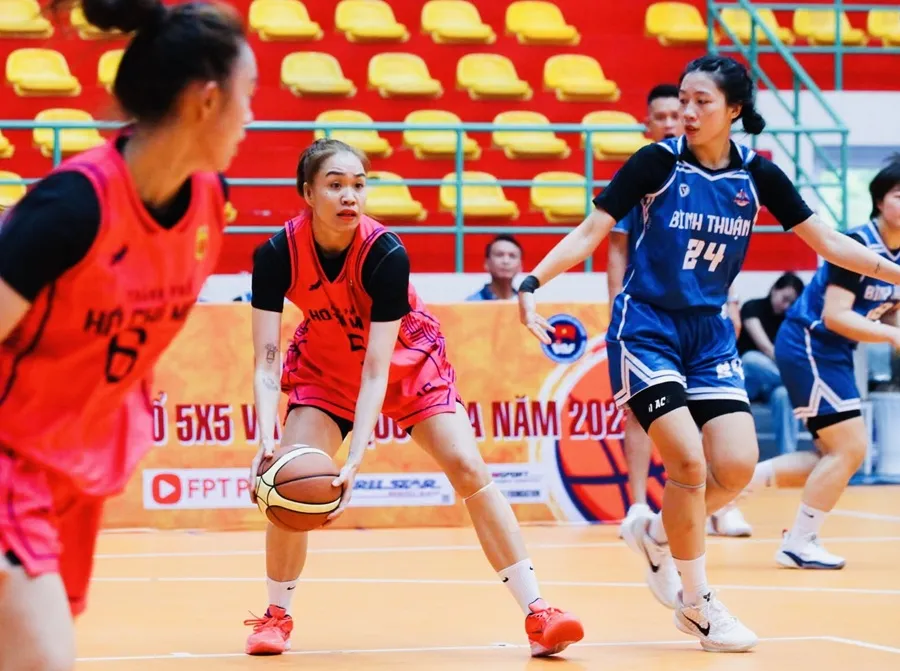 Đội nữ TPHCM đã có chiến thắng trước Bình Thuận để đảm bảo đứng trong nhóm đạt huy chương giải năm nay. Ảnh: VBF