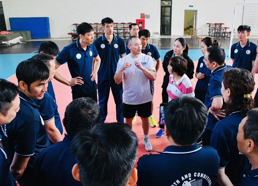 Chuyên gia thể lực Karl Kim sẽ có mặt tại Việt Nam làm việc cùng các đội tuyển bóng chuyền nữ Việt Nam. Ảnh: VFV