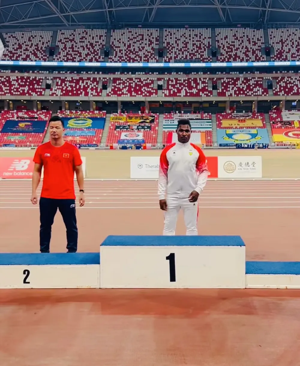 Nguyễn Hoài Văn có HCB tại giải điền kinh quốc tế Singapore mở rộng 2025. Ảnh: VĂN HOÀI