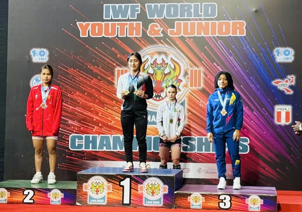 Y Liên (áo đỏ) có HCB tại giải thiếu niên, thế giới 2025 ở Peru. Ảnh: MINH MINH