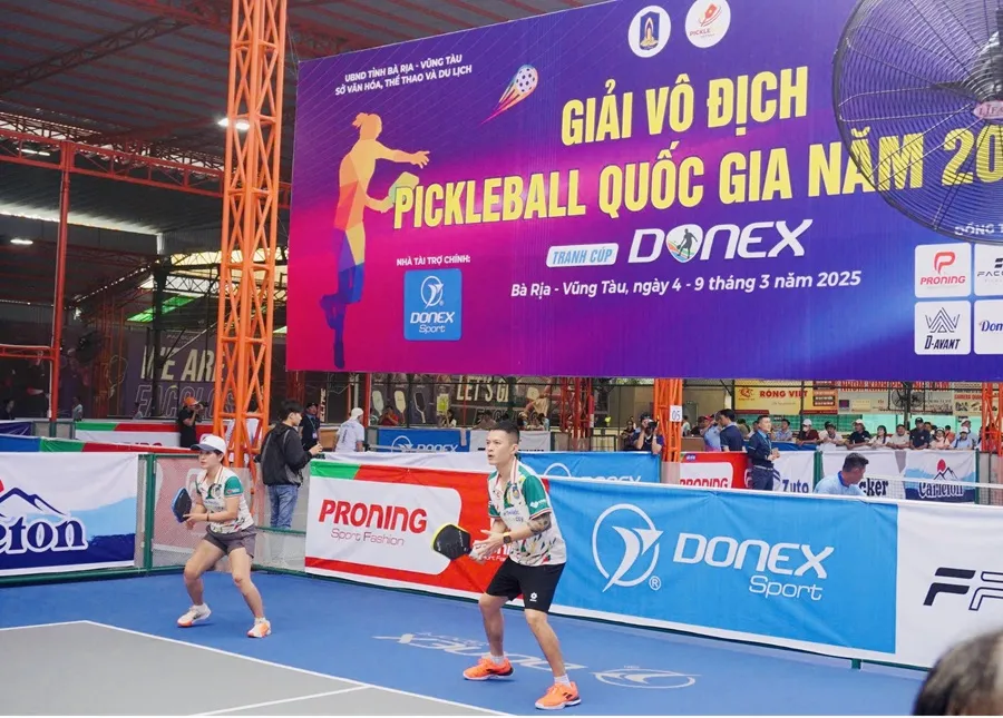 Môn pickleball đã tổ chức giải vô địch quốc gia và ghi nhận nhiều đơn vị bắt đầu tổ chức đào tạo huấn luyện, thi đấu chuyên nghiệp. Ảnh: MINH MINH