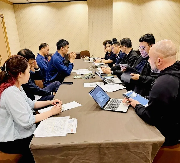 Đại diện ban huấn luyện đội tuyển bóng chuyền Việt Nam đã tham dự cuộc họp kỹ thuật. Ảnh: AVC