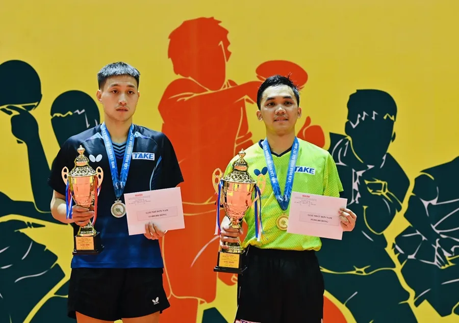 Hai tay vợt nam hàng đầu Việt Nam là Nguyễn Anh Tú và Đinh Anh Hoàng gần như chắc suất ở đội tuyển quốc gia năm nay. Ảnh: DUY LINH