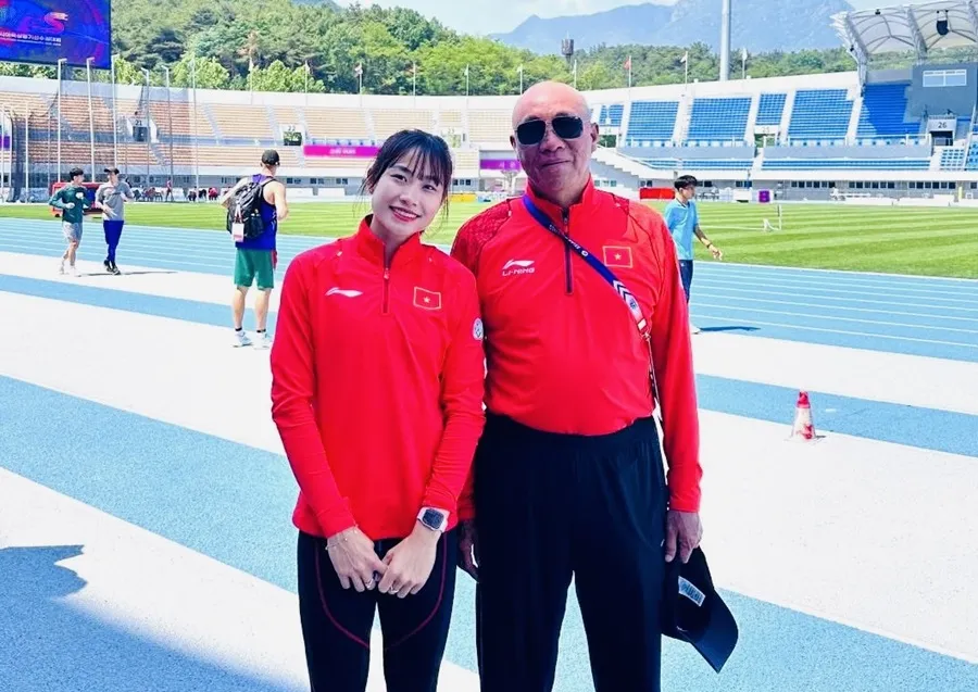 Tuyển thủ Huỳnh Thị Mỹ Tiên và HLV Nguyễn Văn Lợi đang có mặt tại Hàn Quốc thi đấu. Ảnh: M.TIÊN