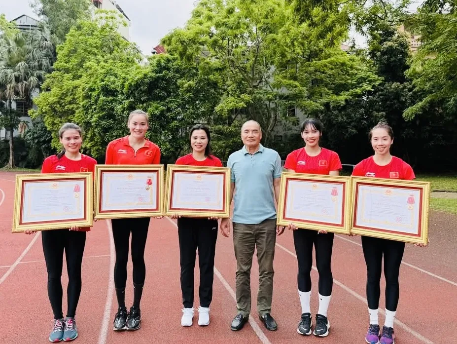 Đội tiếp sức 4x400m nữ Việt Nam đã giành HCB tại giải vô địch châu Á 2025. Ảnh: NGUYỄN ĐỨC