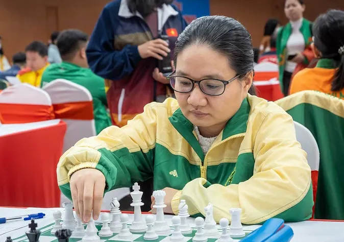 Kỳ thủ Hoàng Thị Bảo Trâm tham gia thi đấu cùng đội cờ vua TPHCM giành kết quả cao tại giải vô địch đồng đội quốc gia 2025. Ảnh: COVUAVN