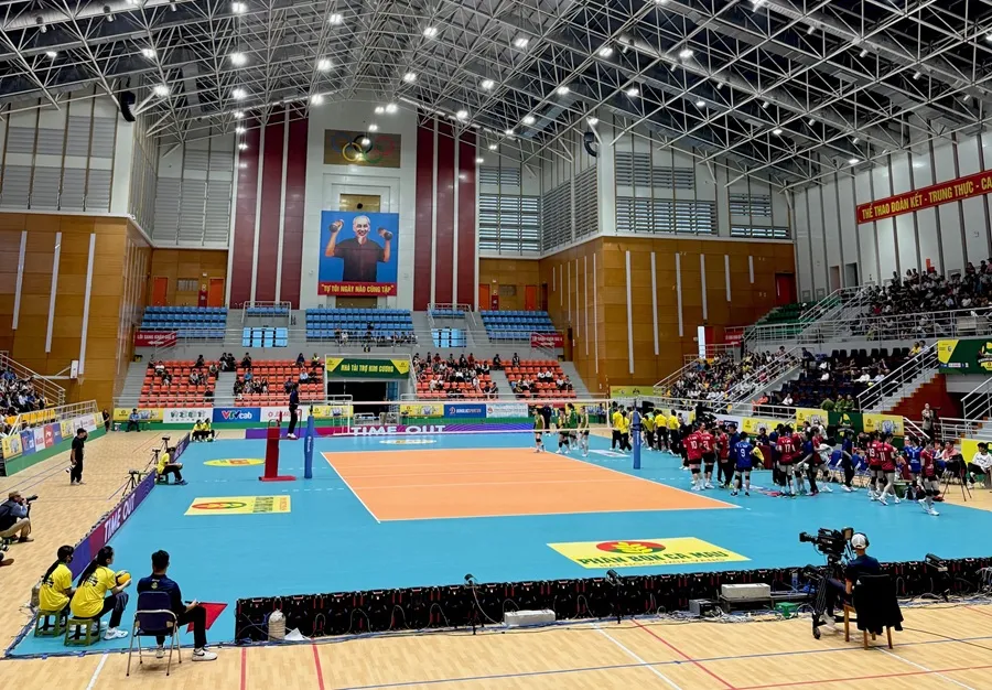 Nhà thi đấu Đông Anh (Hà Nội) chuẩn bị cơ sở vật chất tốt nhất để phục vụ giải AVC Nations Cup 2025 sắp tới. Ảnh: MINH MINH