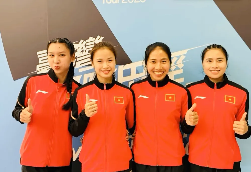 Đội tiếp sức 4x100m nữ của điền kinh Việt Nam đã giành HCB tại Đài Bắc Trung Hoa. Ảnh: MINH MINH