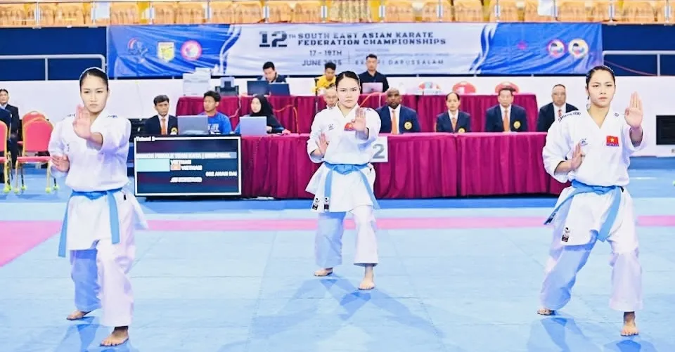 Võ sĩ karate Việt Nam đang tạm dẫn đầu tại giải vô địch Đông Nam Á 2025. Ảnh: AKF