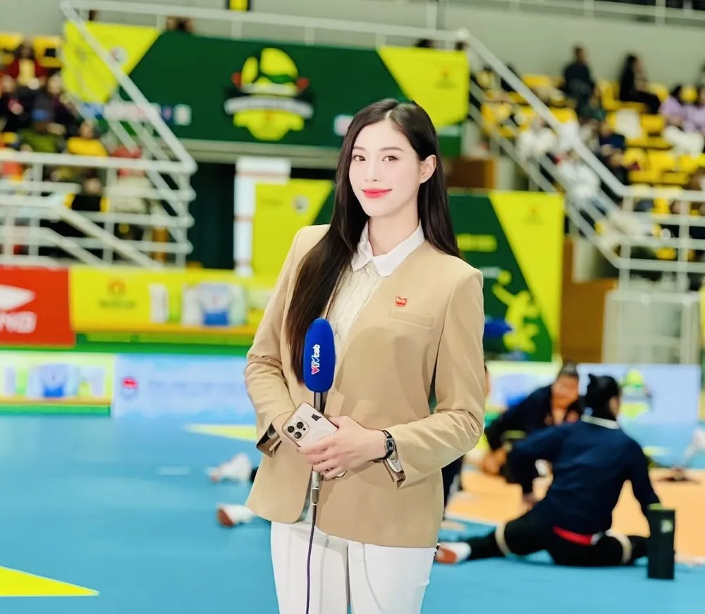 Cựu cầu thủ Đặng Thu Huyền đã xuất hiện nhiều trong vai trò MC thể thao lúc này. Ảnh: Đ.T.HUYỀN