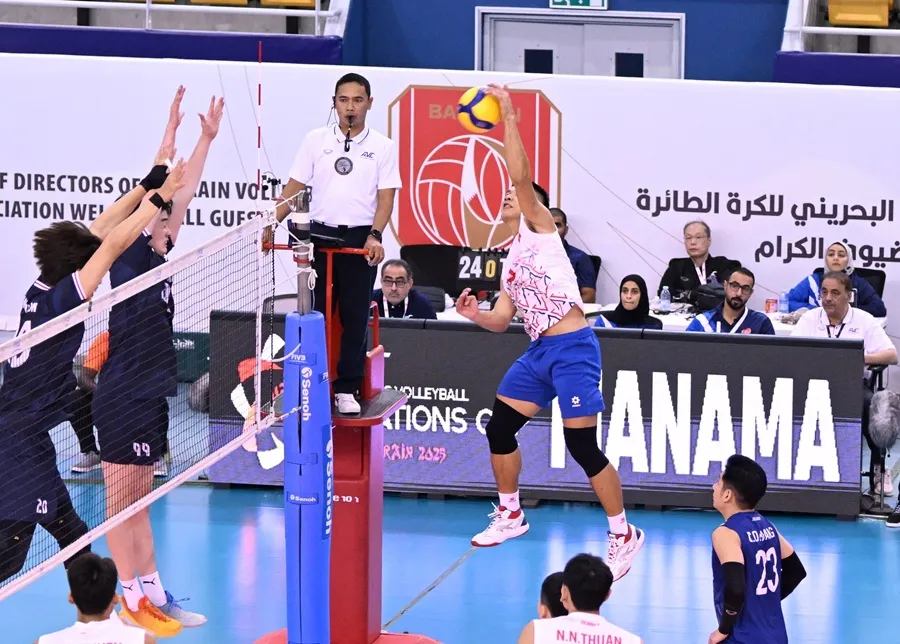 Tay đập Quốc Duy vẫn ghi điểm hiệu quả cho đội tuyển bóng chuyền nam Việt Nam. Ảnh: AVC