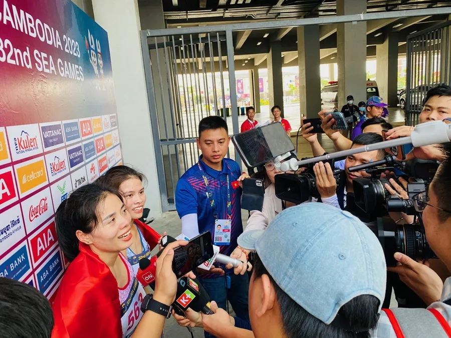 Các VĐV điền kinh luôn được phóng viên thể thao ghi nhận các cảm xúc sau mỗi khi về đích. Ảnh: MINH MINH