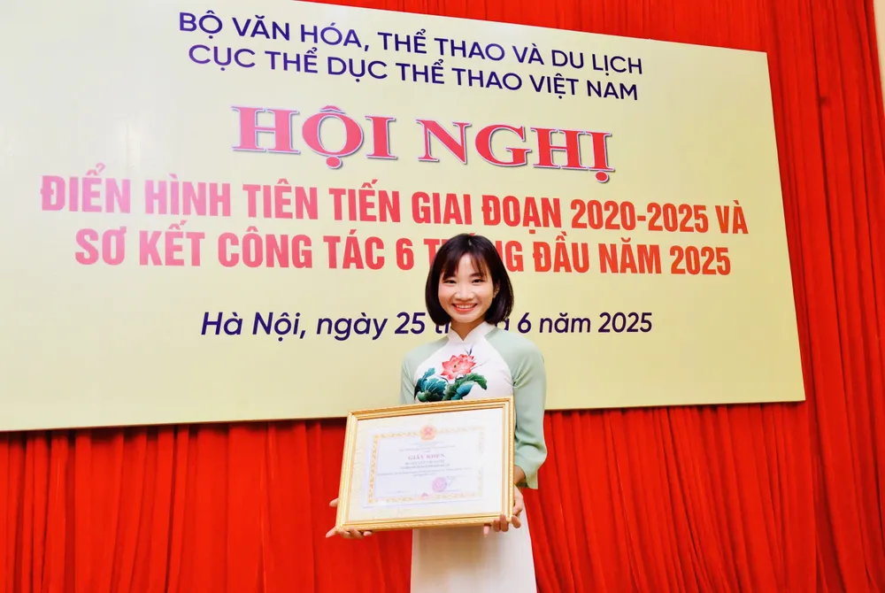 Nguyễn Thị Oanh đã được giấy khen của Cục TDTT Việt Nam. Ảnh: CỤC TDTTVN
