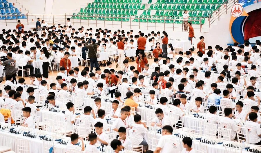 Hơn 1.500 kỳ thủ đã thi đấu tại giải lần này tạo nên những cuộc tranh tài hấp dẫn. Ảnh: COVIETNAM