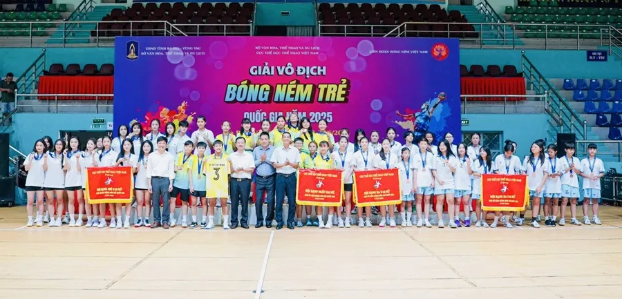 VĐV TPHCM có vị trí dẫn đầu tại giải bóng ném vô địch trẻ quốc gia 2025. Ảnh: VHF