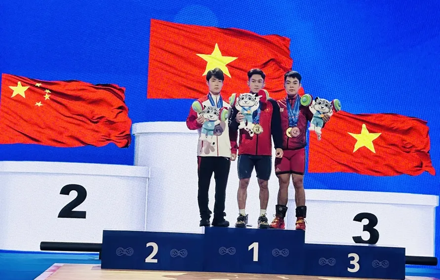 Lực sĩ K'Dương đã có HCV tại giải trẻ châu Á 2025 đồng thời phá kỷ lục. Ảnh: LƯU VĂN