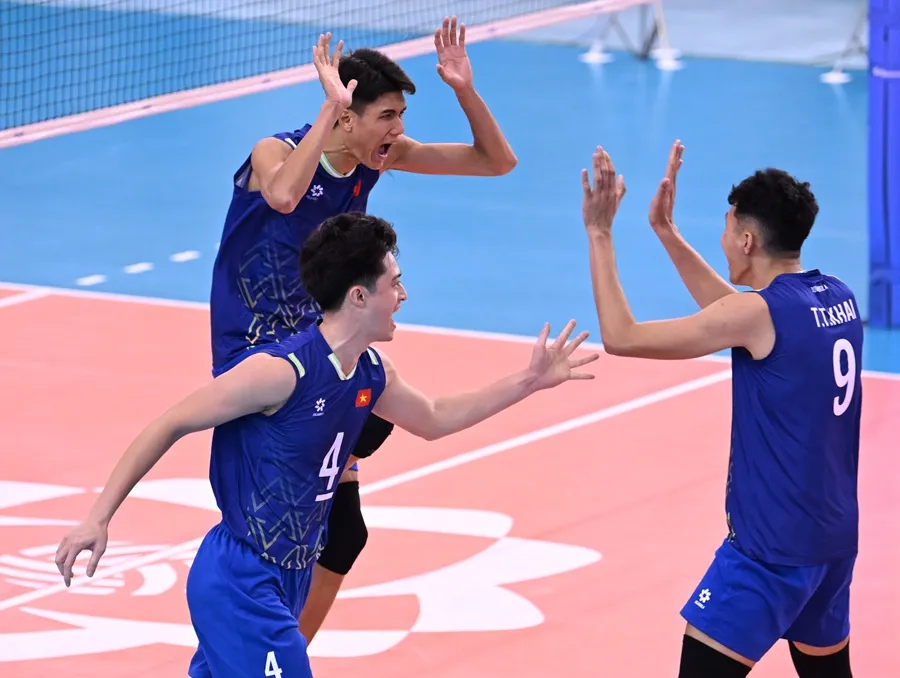 Đội tuyển bóng chuyền nam Việt Nam thua trong trận đầu tiên tại SEA V.League 2025. Ảnh: AVC