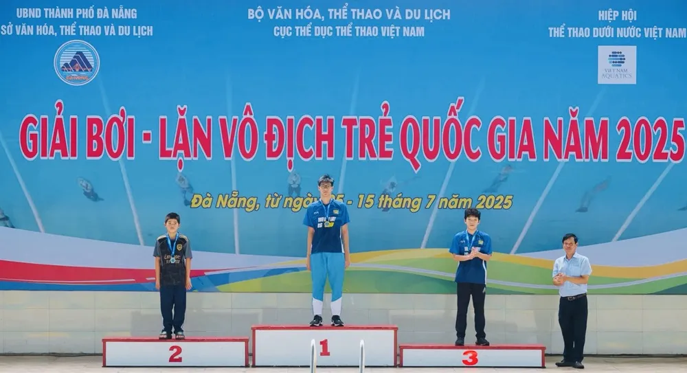 Vận động viên bơi trẻ TPHCM có các kết quả quan trọng để đứng đầu giải bơi vô địch trẻ quốc gia 2025. Ảnh: VASA