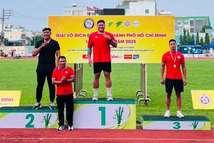 Tuyển thủ Phan Thanh Bình đang có sự chuẩn bị tích cực để có kết quả tốt nhất trong nội dung đẩy tạ nam. Ảnh: THANH BÌNH