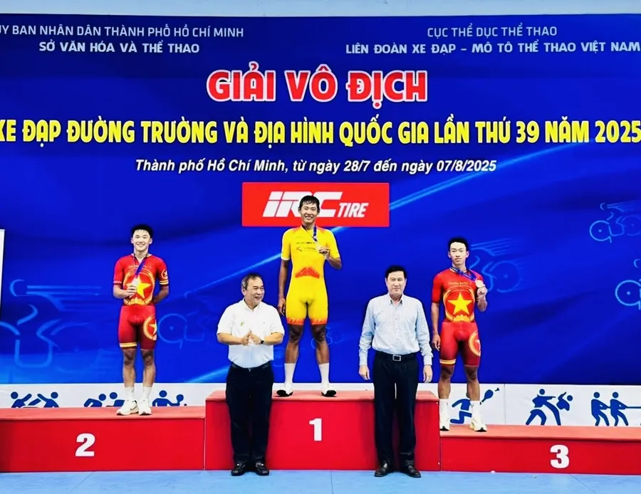 Nguyễn Tuấn Vũ giành HCV đầu tiên cho đội xe đạp đường trường TPHCM tại giải. Ảnh: CYCLINGNEWS