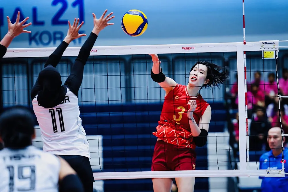 Đội trưởng Trần Thị Thanh Thúy đập bóng tấn công trong trận đấu. Ảnh: SEAVLEAGUE