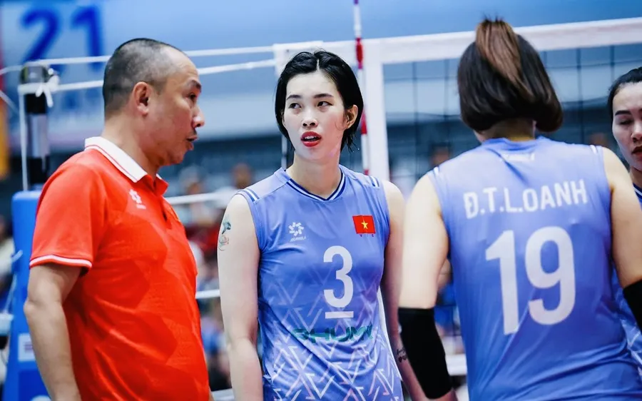 HLV Nguyễn Tuấn Kiệt và học trò sẽ có chương trình đấu tập cùng đội Tây Ban Nha. Ảnh: SEAVLEAGUE