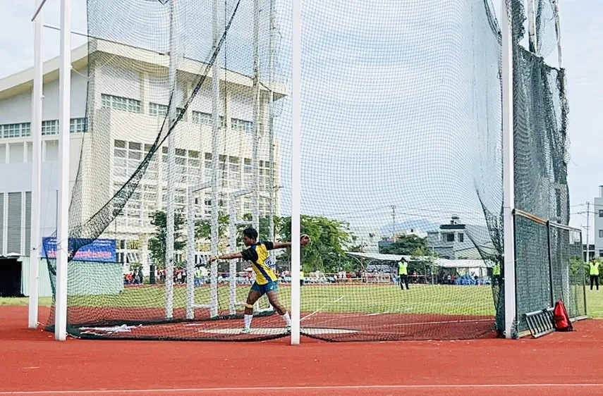 Cẩm Dung đã thi đấu giành HCV đầu tiên cho đội điền kinh TPHCM tại giải vô địch quốc gia 2025. Ảnh: ĐỨC THANH