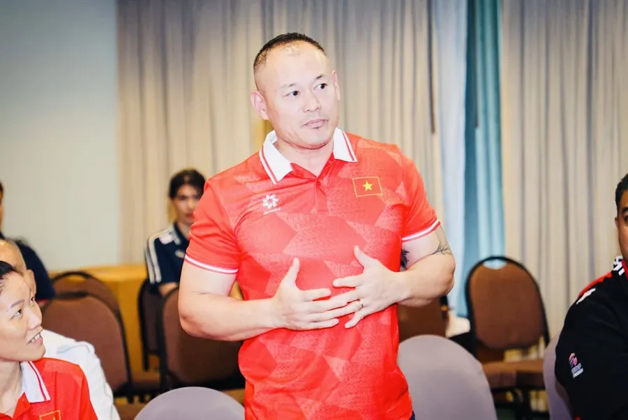Ông Karl Lim đang là chuyên gia thể lực của đội tuyển bóng chuyền nữ Việt Nam. Ảnh: AVC
