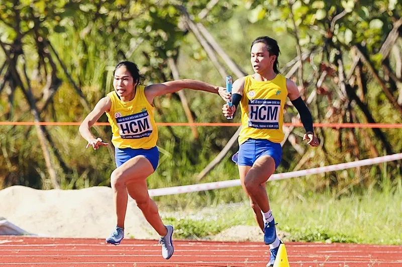 VĐV sẽ tiếp tục thi đấu các nội dung tiếp sức tại Quảng Ngãi. Ảnh: HOÀNG TÙNG