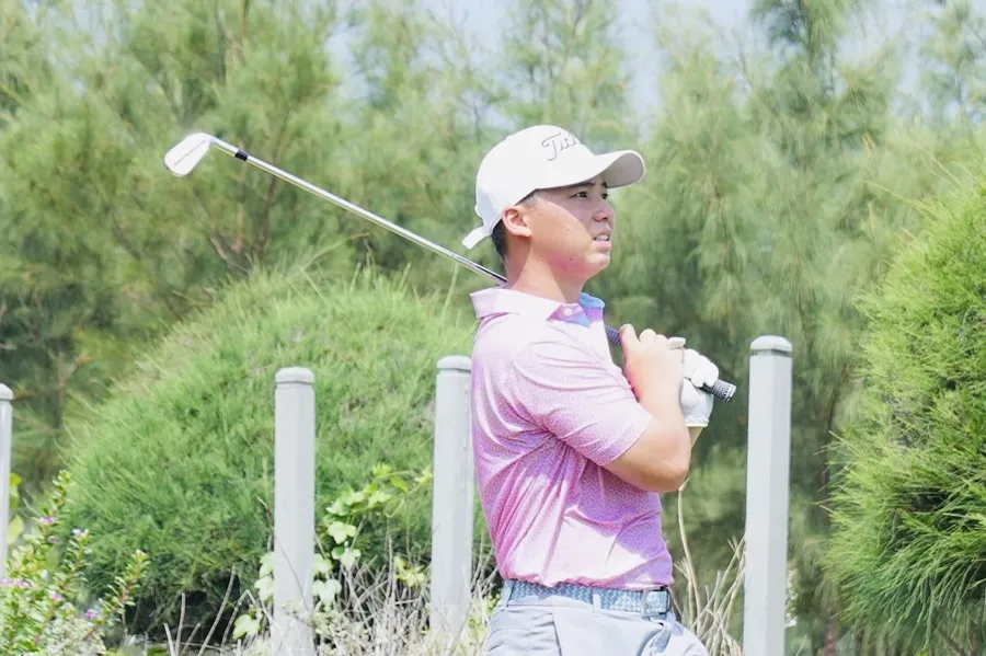 Golfer Đỗ Dương Gia Minh đang dẫn đầu bảng nam tại giải quốc gia năm nay. Ảnh: NHƯ Ý