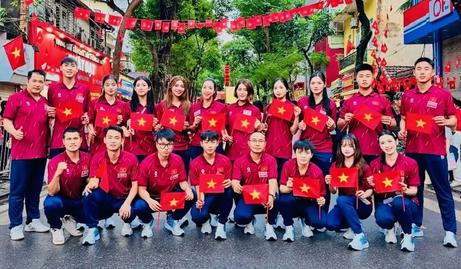 Các HLV, VĐV thể thao tham dự Khối Văn hóa-Thể thao tại lễ diễu binh, diễu hành Ngày Quốc khánh 2-9. Ảnh: THÁI XUÂN