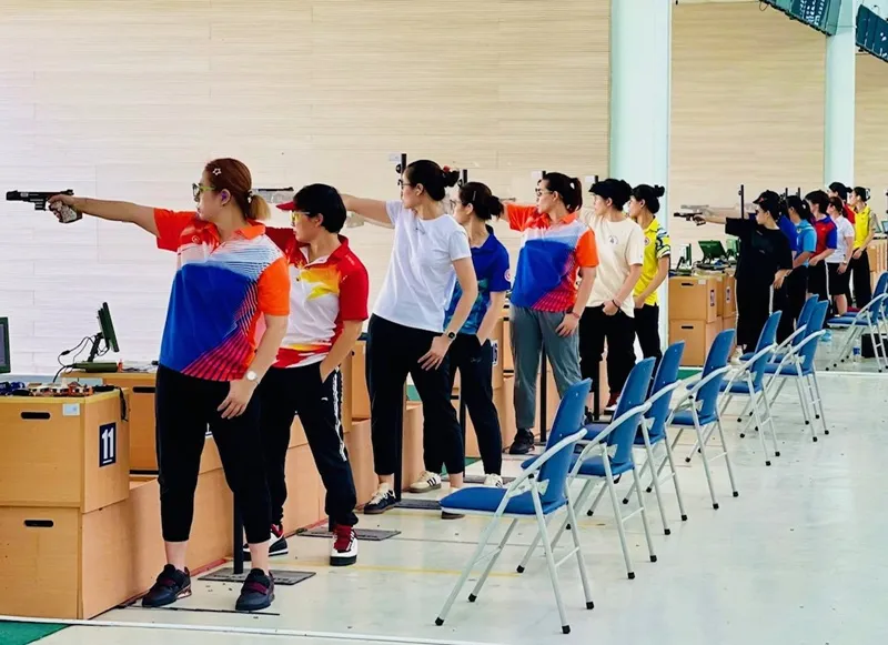 Xạ thủ thi đấu tại giải tay súng xuất sắc quốc gia 2025. Ảnh: VŨ ANH