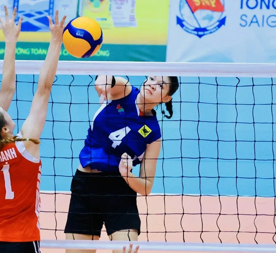 Cầu thủ trẻ VTV Bình Điền Long An đã nỗ lực thi đấu. Ảnh: DŨNG PHƯƠNG