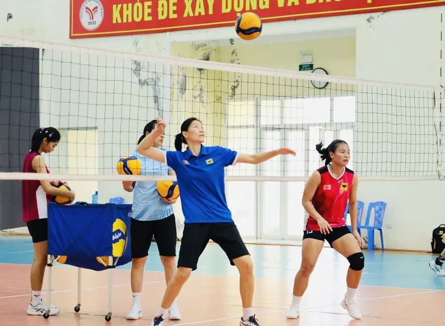 HLV Ngọc Hoa đã là HLV trưởng đội VTV Bình Điền Long An sẽ tham dự giai đoạn 2 giải vô địch quốc gia 2025. Ảnh: VTVBDLA