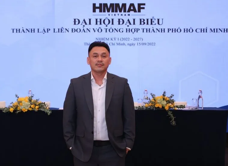 Ông Lưu Tú Bảo đang là Chủ tịch Liên đoàn võ thuật tổng hợp TPHCM. Ảnh: HMMAF