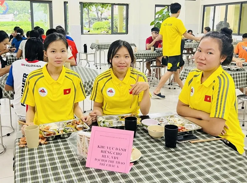 VĐV trẻ được hưởng dinh dưỡng 480 ngàn đồng/người/ngày để chuẩn bị tham dự Đại hội thể thao trẻ châu Á 2025. Ảnh: VCF