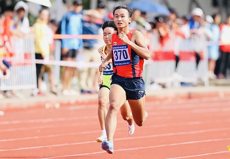 Trần Thị Nhi Yến thi đấu tại giải vô địch quốc gia 2025. Ảnh: HOÀNG TÙNG