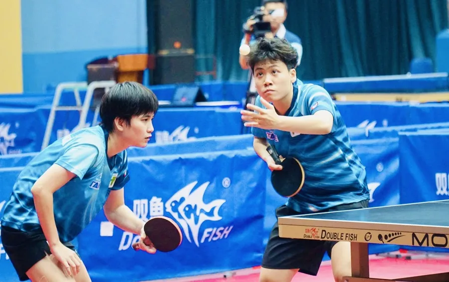 Nguyễn Khoa Diệu Khánh và Nguyễn Bạch Thanh Thư đã vô địch nội dung đôi nữ. Ảnh: TABLE TENNIS REVIEW